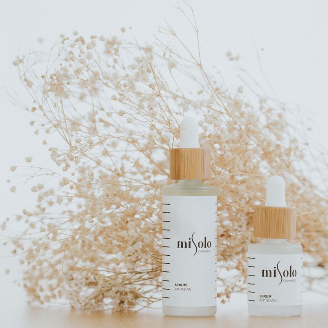 Bylinné sérum na pleť – Ľahké sérum s bylinnými extraktmi ako doplnok dennej starostlivosti.